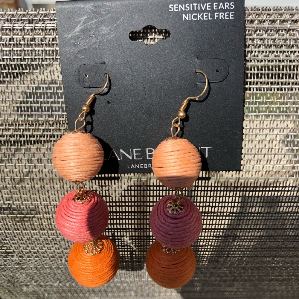 Super cute Dangle Earrings perfect for Spring!